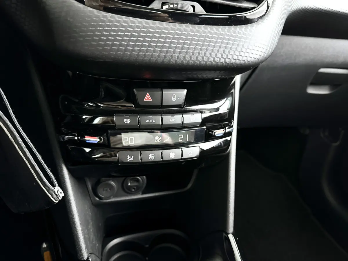 1.2 PureTech Allure | Panoramadak | Park assist | Airco | Cruise control | Trekhaak