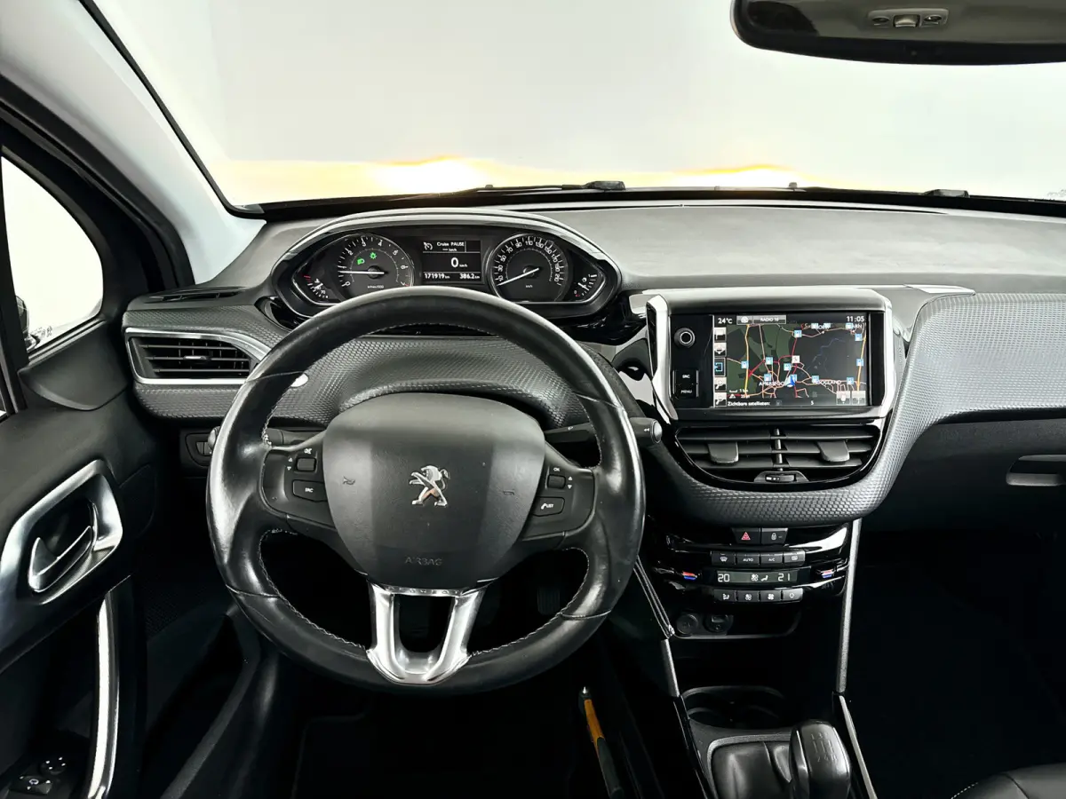 1.2 PureTech Allure | Panoramadak | Park assist | Airco | Cruise control | Trekhaak