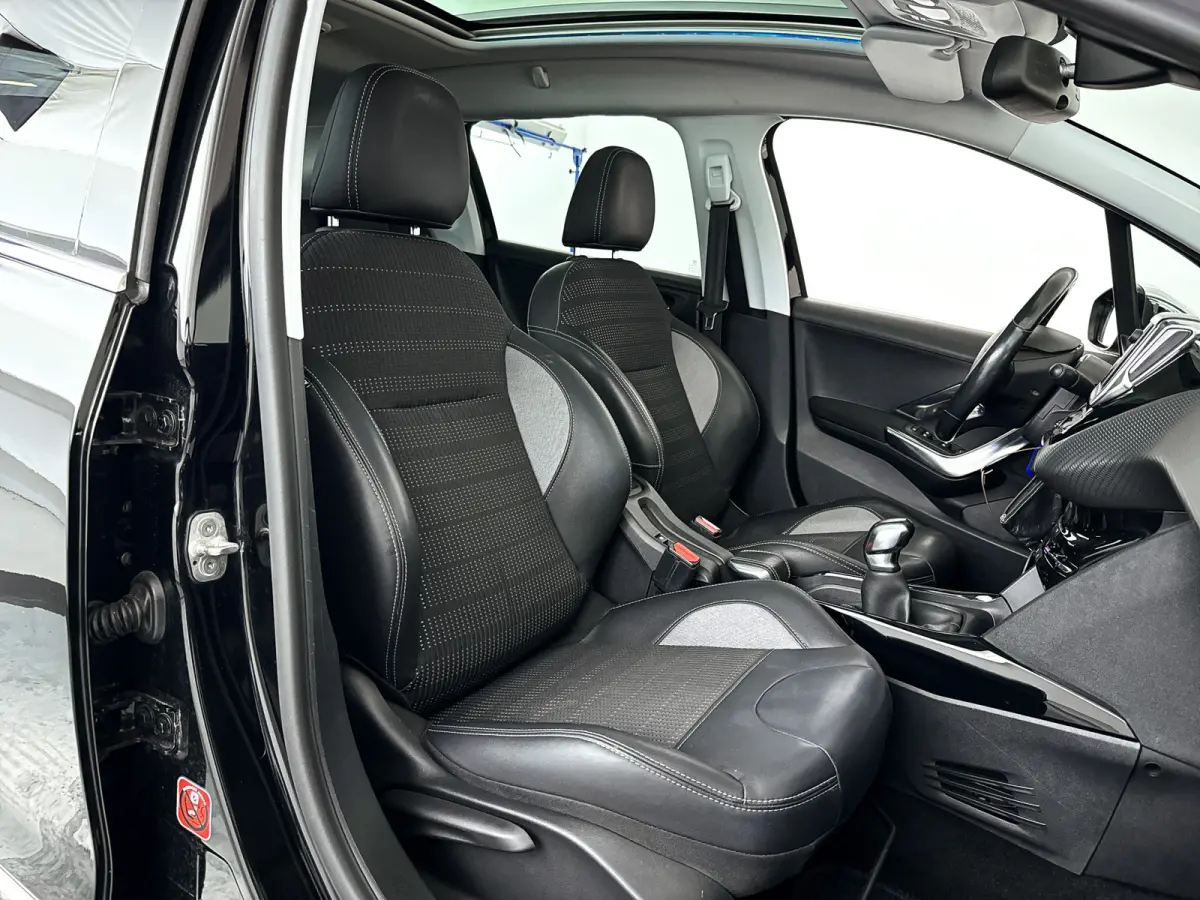 1.2 PureTech Allure | Panoramadak | Park assist | Airco | Cruise control | Trekhaak