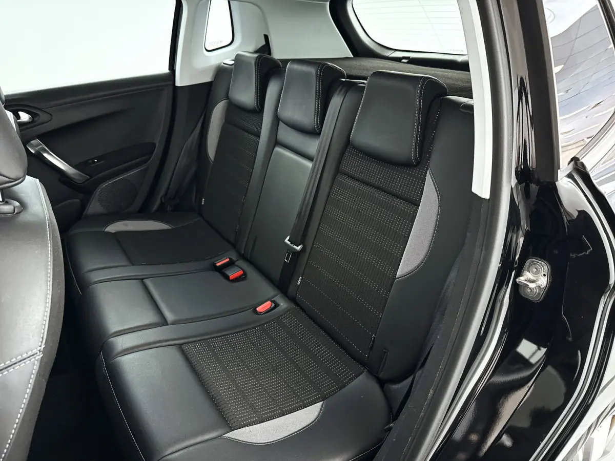 1.2 PureTech Allure | Panoramadak | Park assist | Airco | Cruise control | Trekhaak
