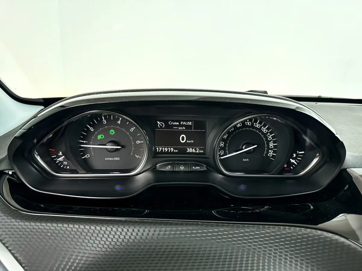 1.2 PureTech Allure | Panoramadak | Park assist | Airco | Cruise control | Trekhaak