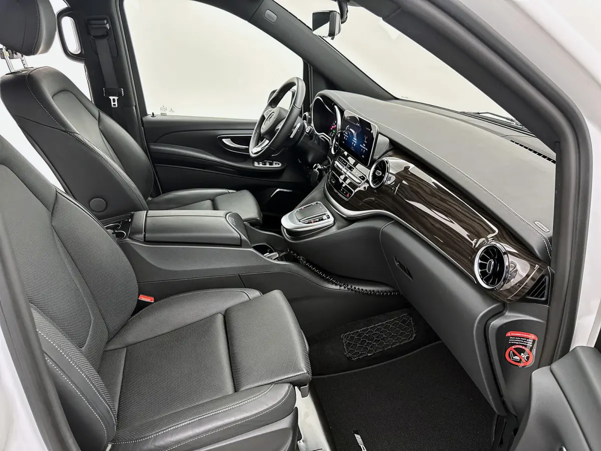 300d 4-MATIC Extra Lang Avantgarde VIP Edition Nappa leder Memory seats Koelkast Luchtvering Peronenvervoer