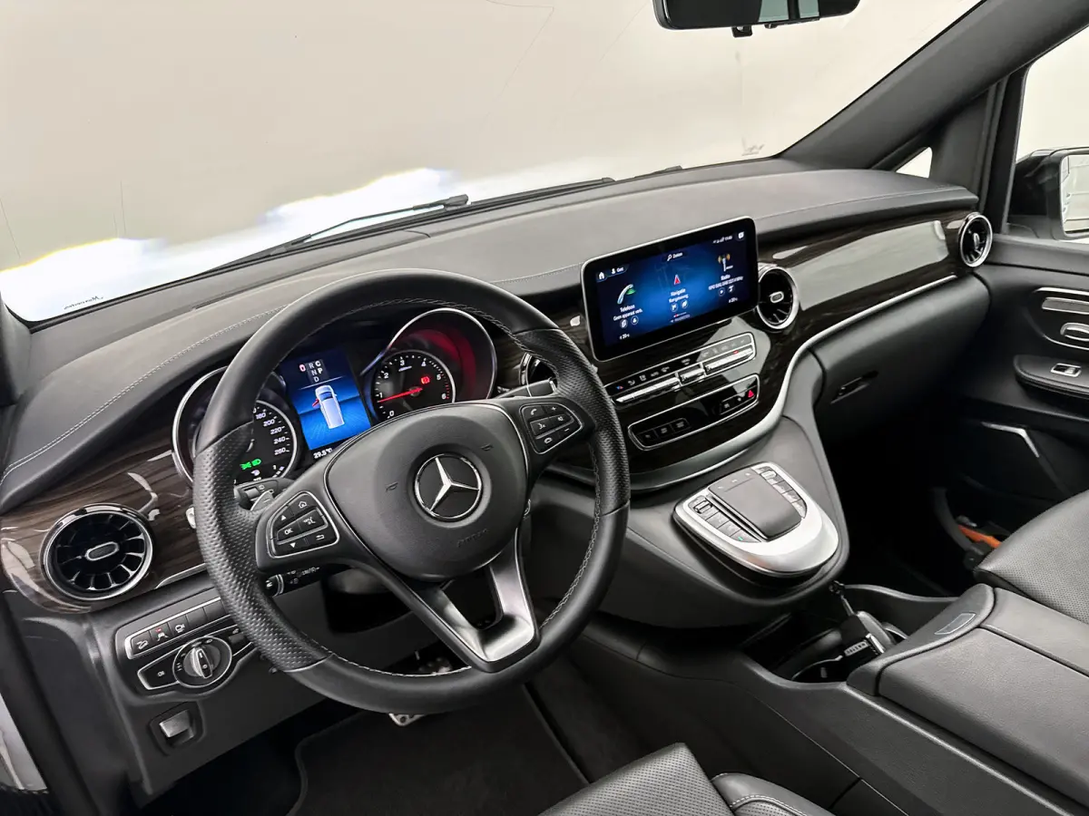 300d 4-MATIC Extra Lang Avantgarde VIP Edition Nappa leder Memory seats Koelkast Luchtvering Peronenvervoer