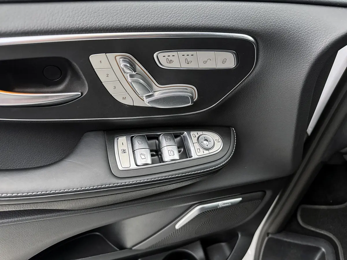 300d 4-MATIC Extra Lang Avantgarde VIP Edition Nappa leder Memory seats Koelkast Luchtvering Peronenvervoer