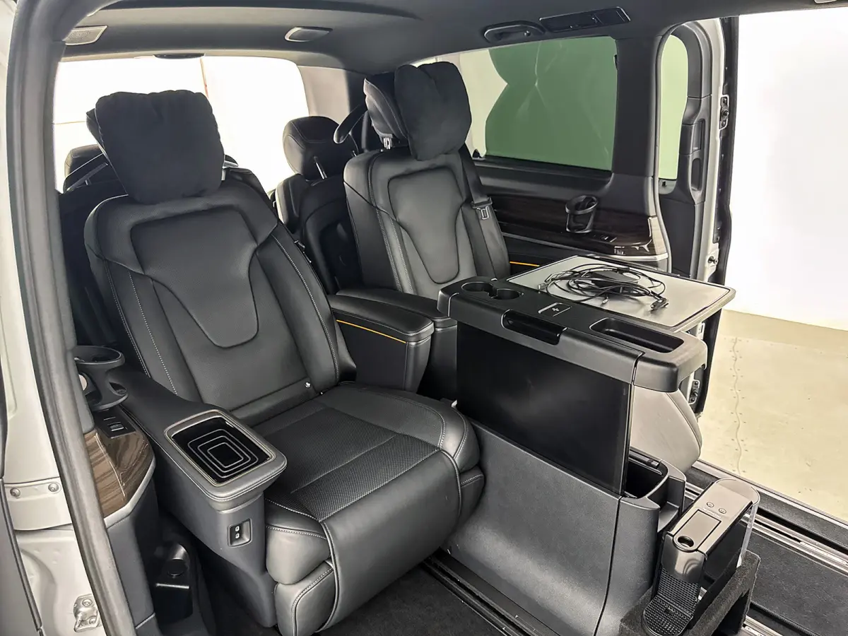 300d 4-MATIC Extra Lang Avantgarde VIP Edition Nappa leder Memory seats Koelkast Luchtvering Peronenvervoer