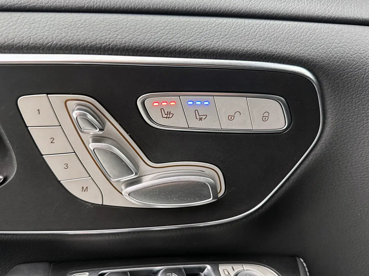 300d 4-MATIC Extra Lang Avantgarde VIP Edition Nappa leder Memory seats Koelkast Luchtvering Peronenvervoer