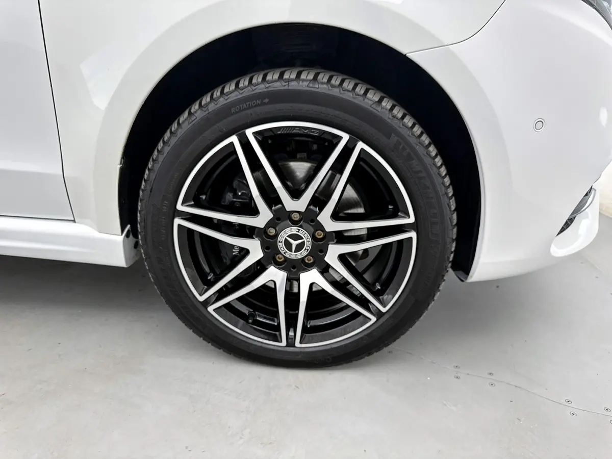 300d 4-MATIC Extra Lang Avantgarde VIP Edition Nappa leder Memory seats Koelkast Luchtvering Peronenvervoer