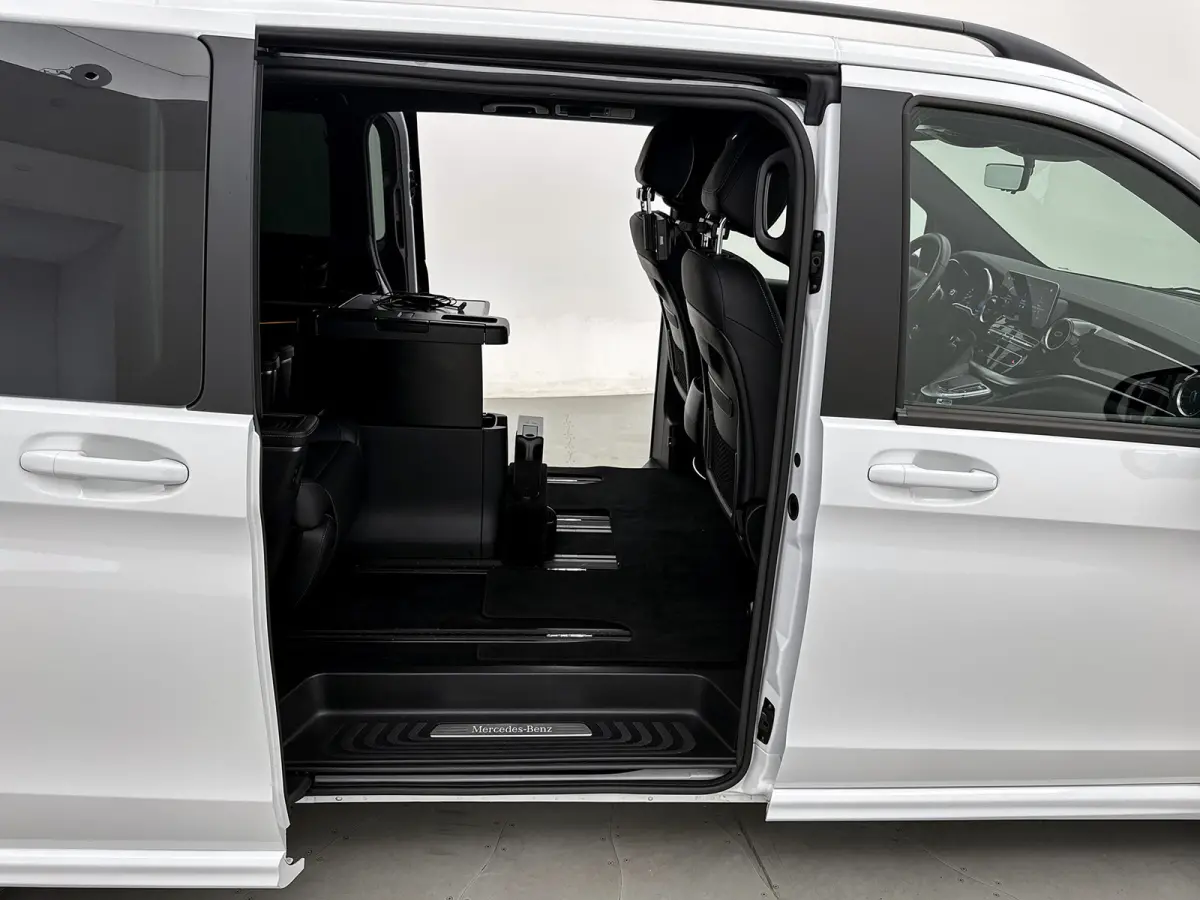 300d 4-MATIC Extra Lang Avantgarde VIP Edition Nappa leder Memory seats Koelkast Luchtvering Peronenvervoer
