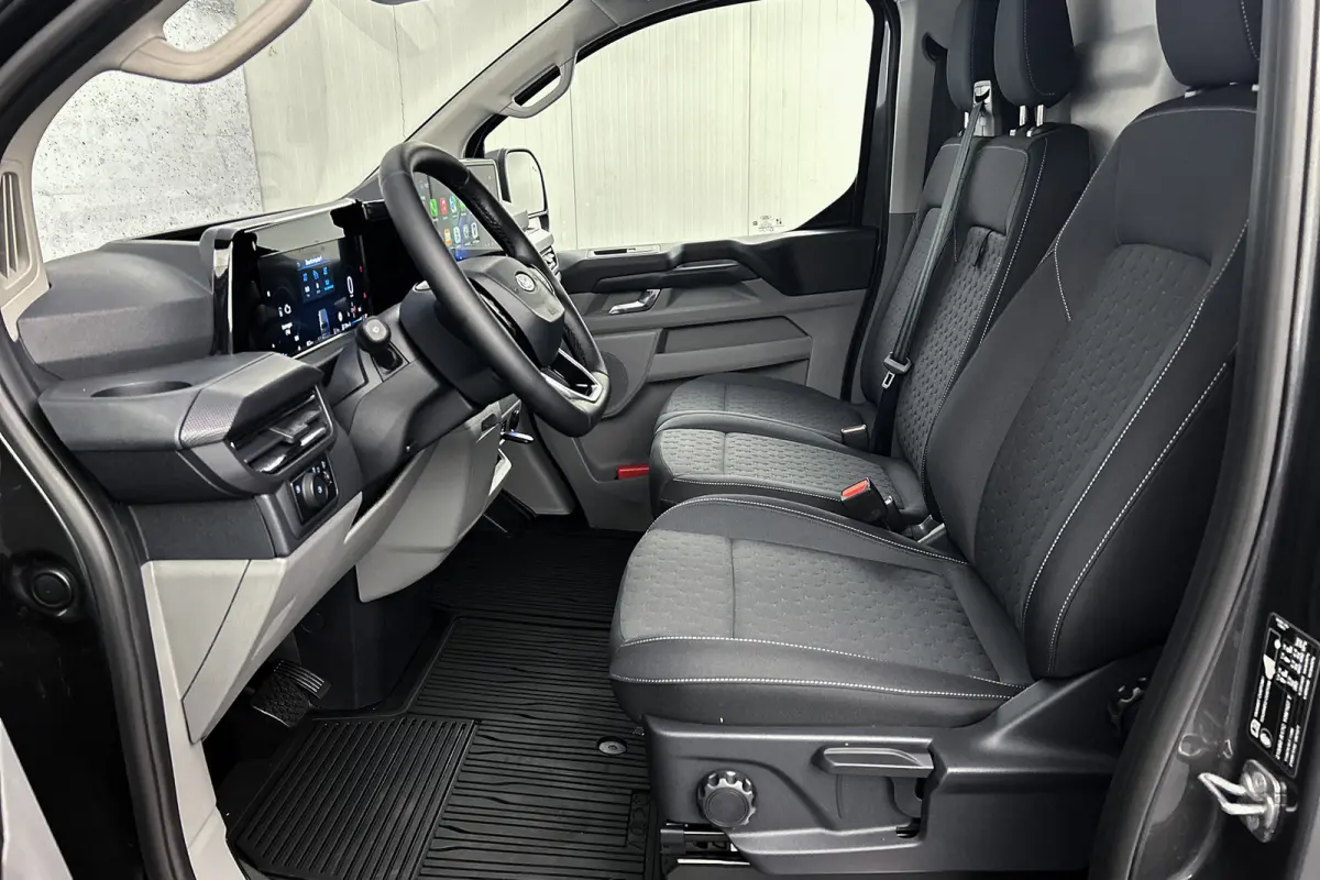 2.5 PHEV L2H1 Limited | 2-zitplaatsen rechtsvoor | Camera