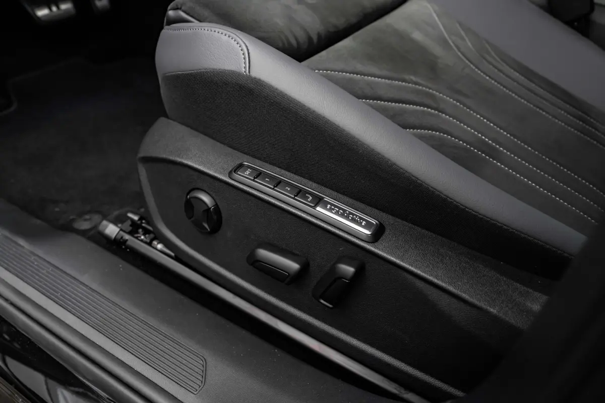 Pro Limited Edition 77 kWh Trekhaak | Harman/Kardon | 20" Bergen | Interieur Style pakket |