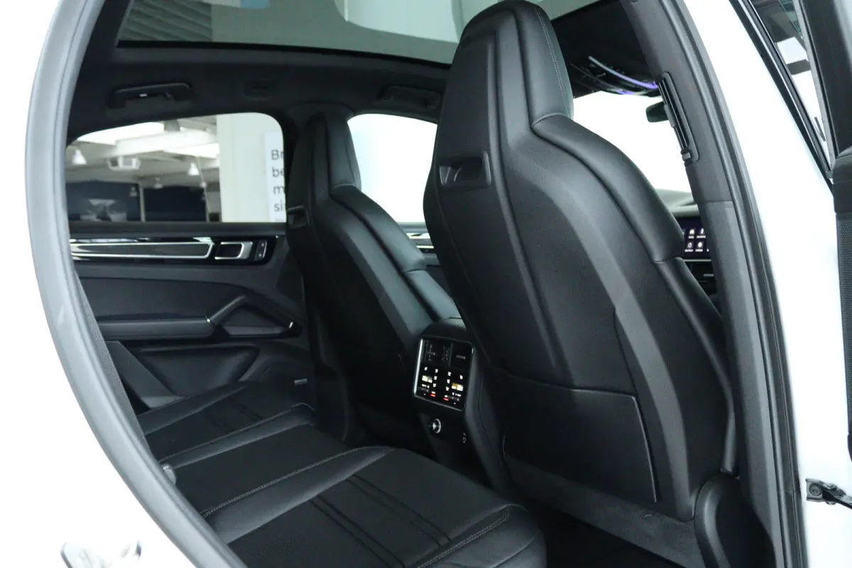 3.0 E-Hybrid | Sportdesign | Sportchrono | Adapt. Cruise | Softclose | 4-Wielsturing | Trekhaak | Bose | Head-up | Pano | Memory | Keyless | 22 Inch |