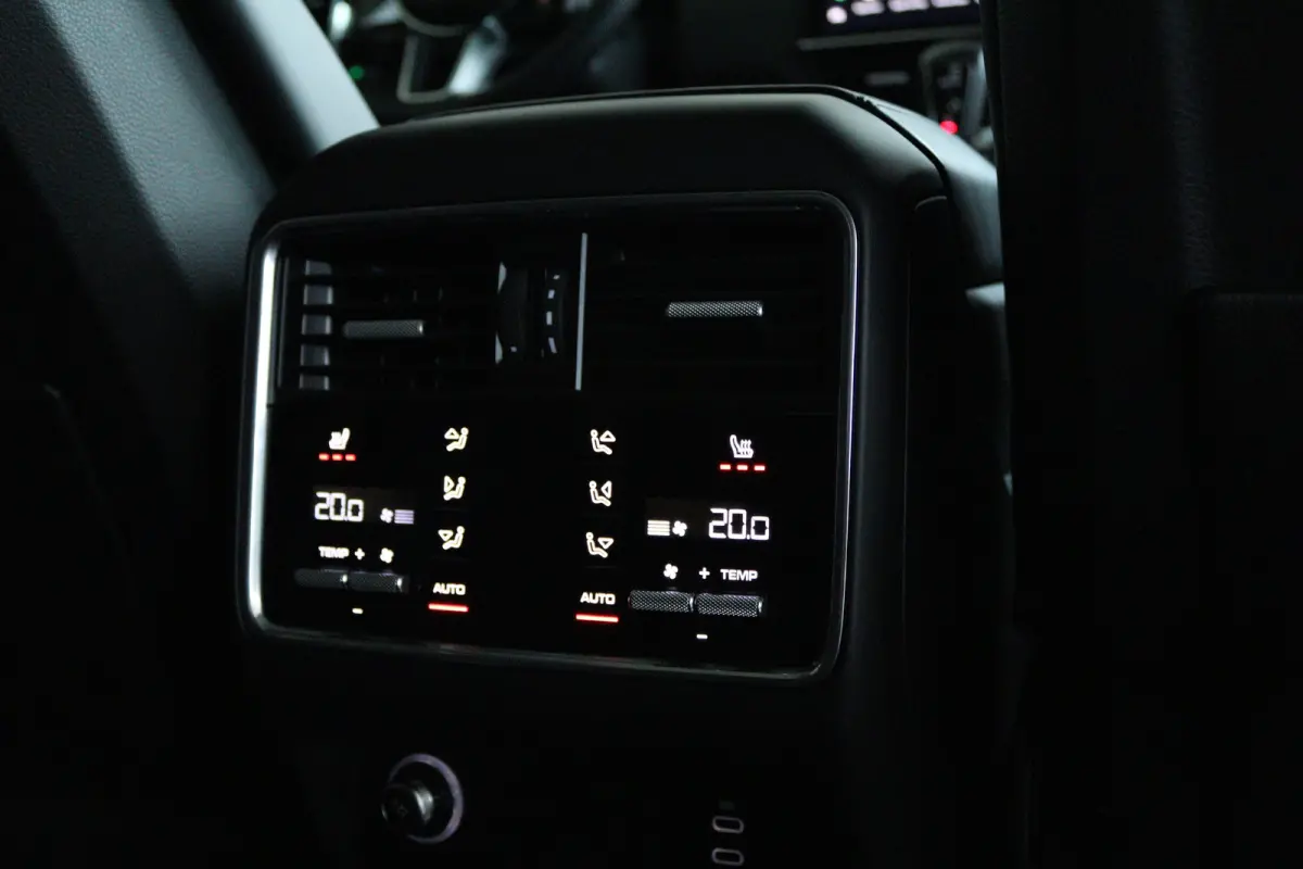 3.0 E-Hybrid | Sportdesign | Sportchrono | Adapt. Cruise | Softclose | 4-Wielsturing | Trekhaak | Bose | Head-up | Pano | Memory | Keyless | 22 Inch |