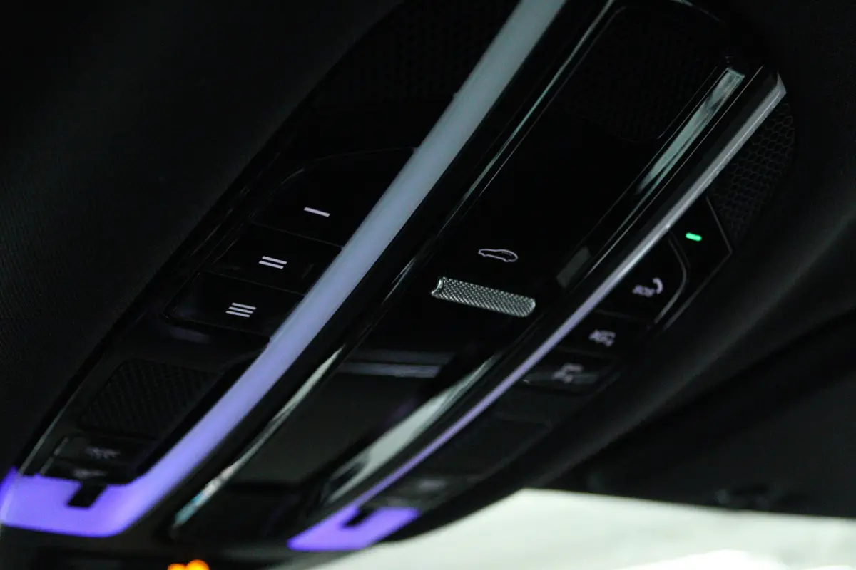 3.0 E-Hybrid | Sportdesign | Sportchrono | Adapt. Cruise | Softclose | 4-Wielsturing | Trekhaak | Bose | Head-up | Pano | Memory | Keyless | 22 Inch |