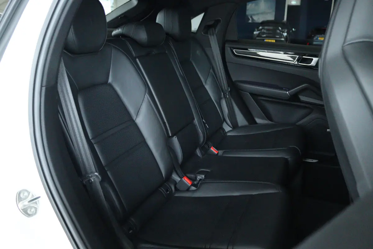 3.0 E-Hybrid | Sportdesign | Sportchrono | Adapt. Cruise | Softclose | 4-Wielsturing | Trekhaak | Bose | Head-up | Pano | Memory | Keyless | 22 Inch |