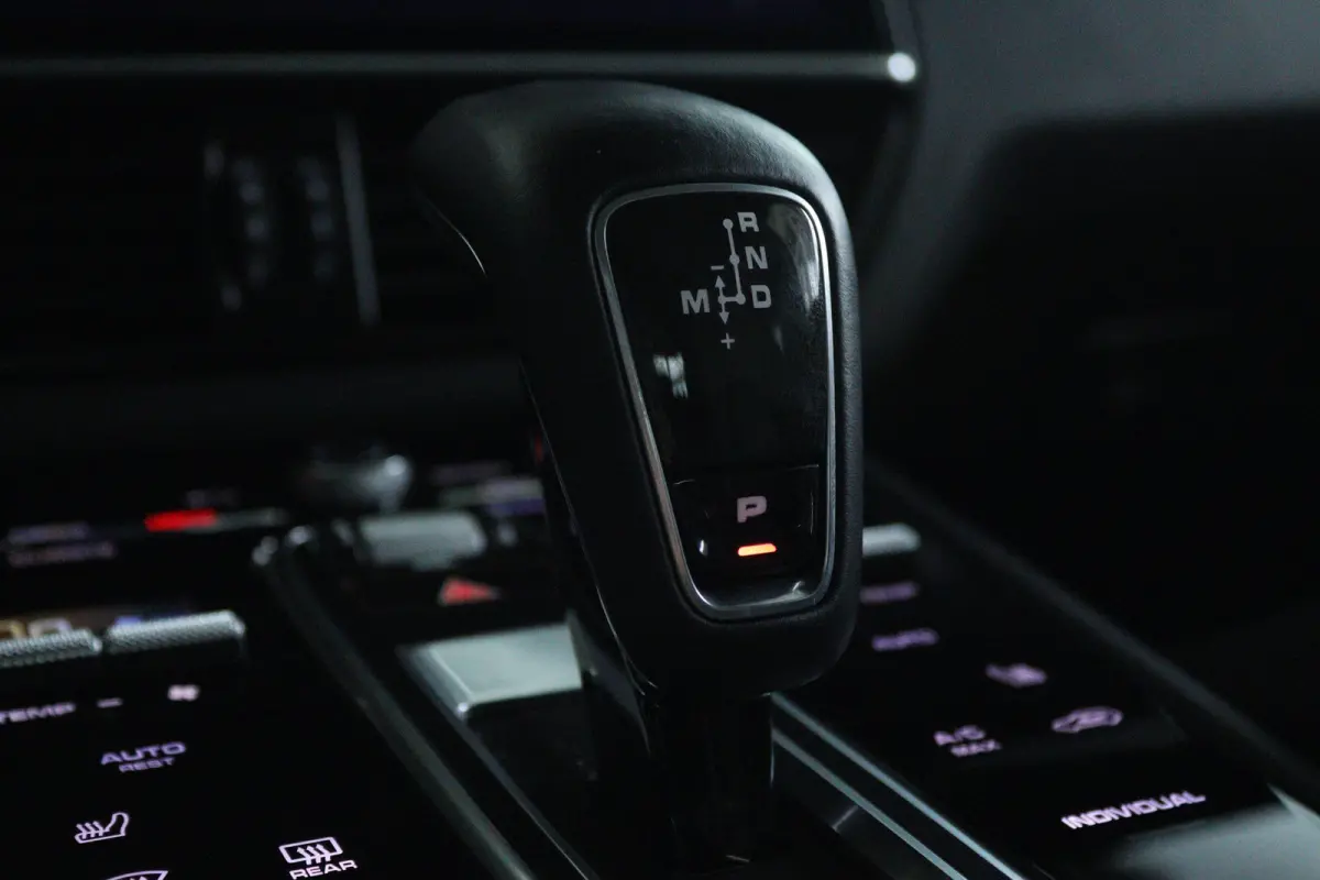 3.0 E-Hybrid | Sportdesign | Sportchrono | Adapt. Cruise | Softclose | 4-Wielsturing | Trekhaak | Bose | Head-up | Pano | Memory | Keyless | 22 Inch |