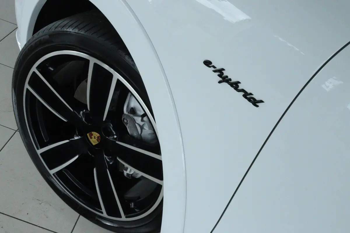 3.0 E-Hybrid | Sportdesign | Sportchrono | Adapt. Cruise | Softclose | 4-Wielsturing | Trekhaak | Bose | Head-up | Pano | Memory | Keyless | 22 Inch |