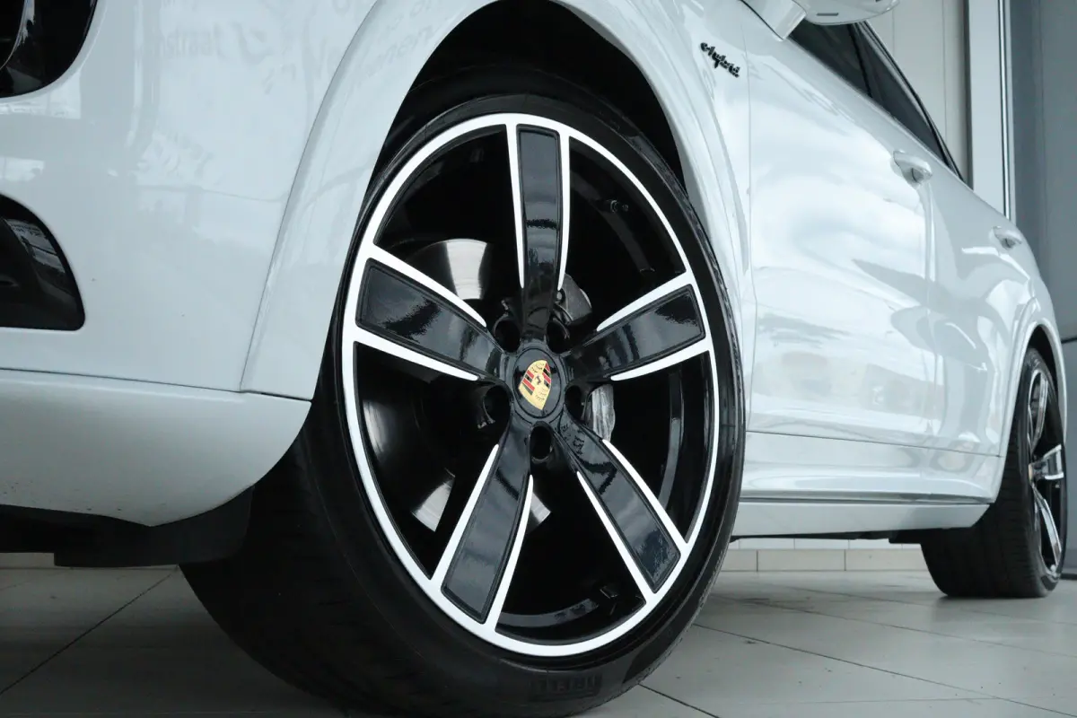 3.0 E-Hybrid | Sportdesign | Sportchrono | Adapt. Cruise | Softclose | 4-Wielsturing | Trekhaak | Bose | Head-up | Pano | Memory | Keyless | 22 Inch |