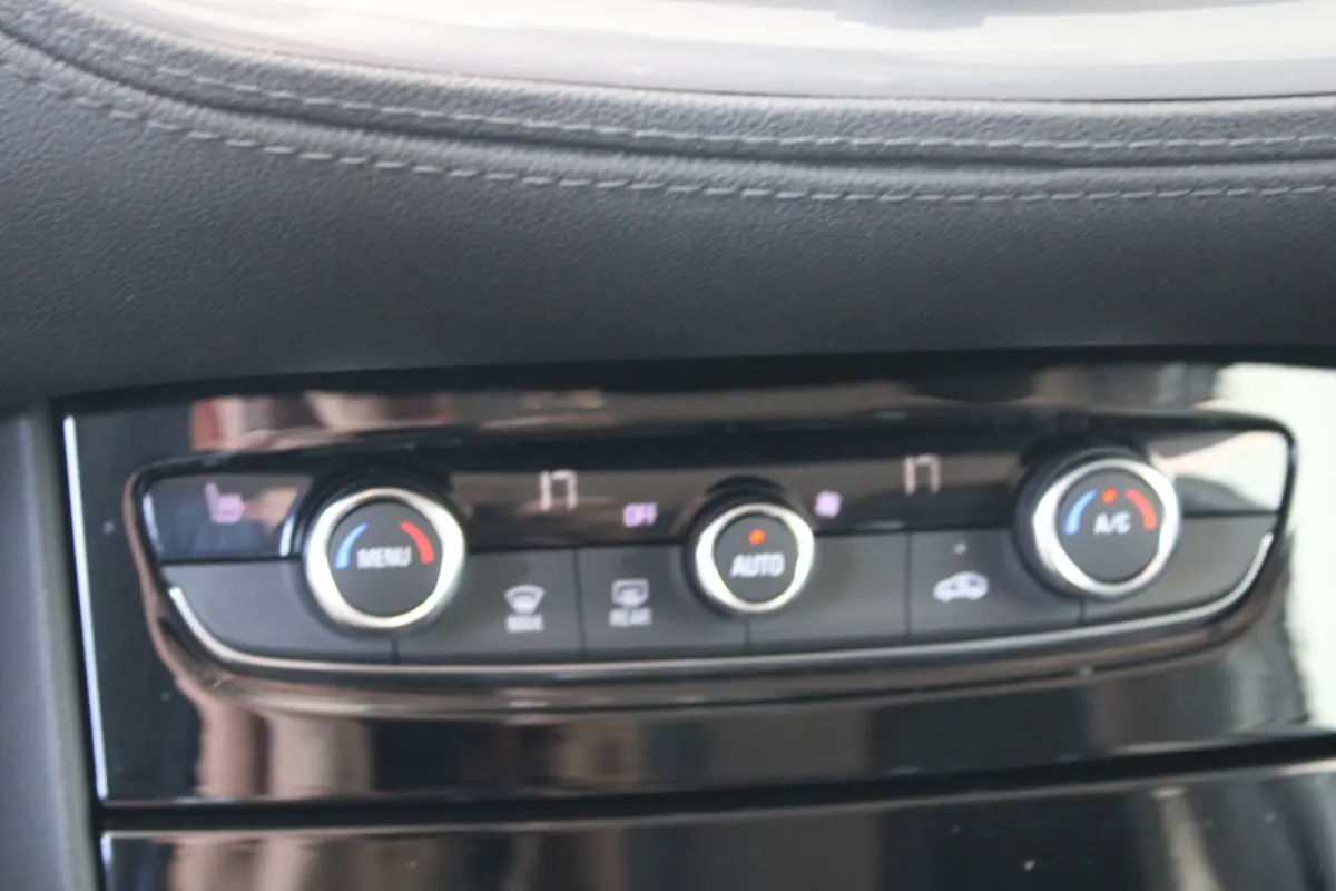 1.6 Turbo Ultimate | 360 Camera | Achterbankverwarming | Afneembare trekhaak | Cruise control |