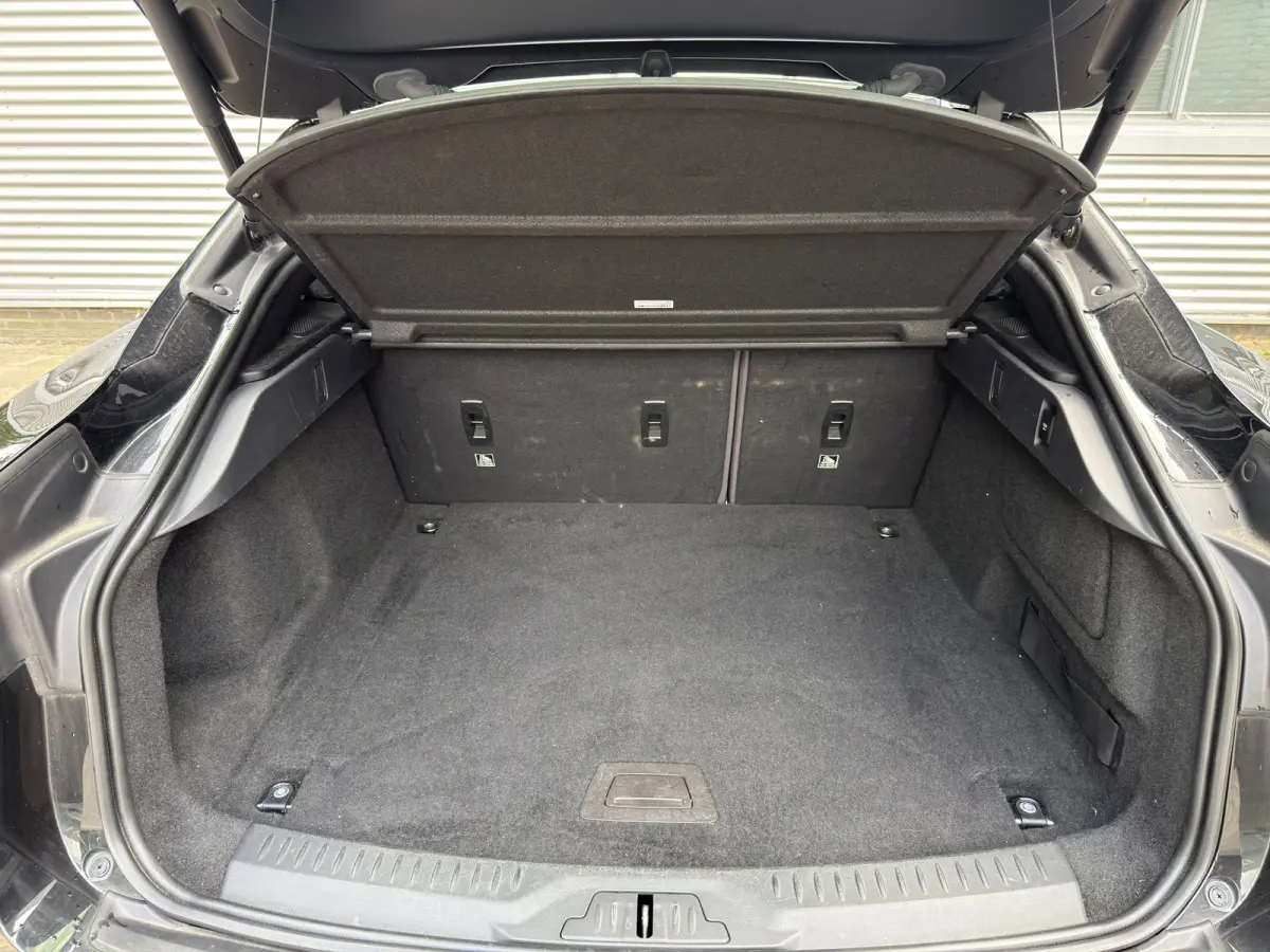 EV400 First Edition HSE 90 kWh l 84% SOH l Performance Stoelen l 22" velgen l Pano l Alcantara Stuur l Meridian