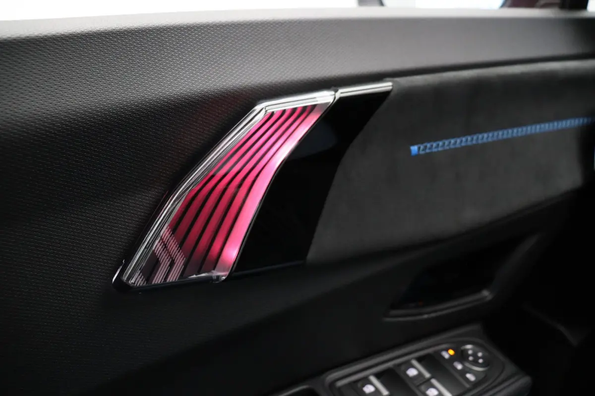 Hybrid 160pk esprit Alpine | Harman Kardon | Stoel- en stuurwielverwarming | 360 graden camera |
