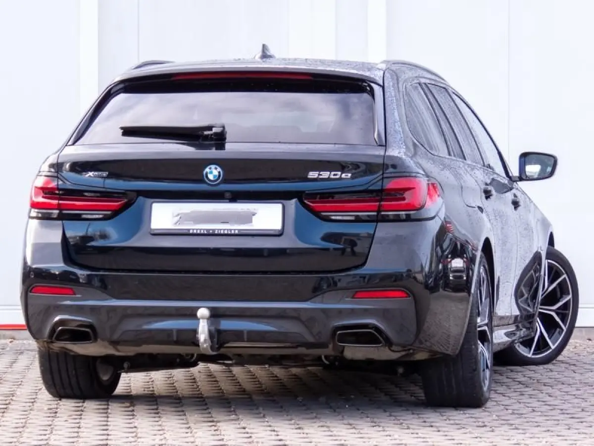530e xDrive M-SPORT ** LASER, LEDER, PANO, TREKH, HuD, MEMORY, 19-inch LMV ** Slechts 11.374km. - € 44.000,= onder NP ** ** INFORMEER OOK NAAR ONZE AANTREKKELIJKE FINANCIAL-LEASE TARIEVEN 