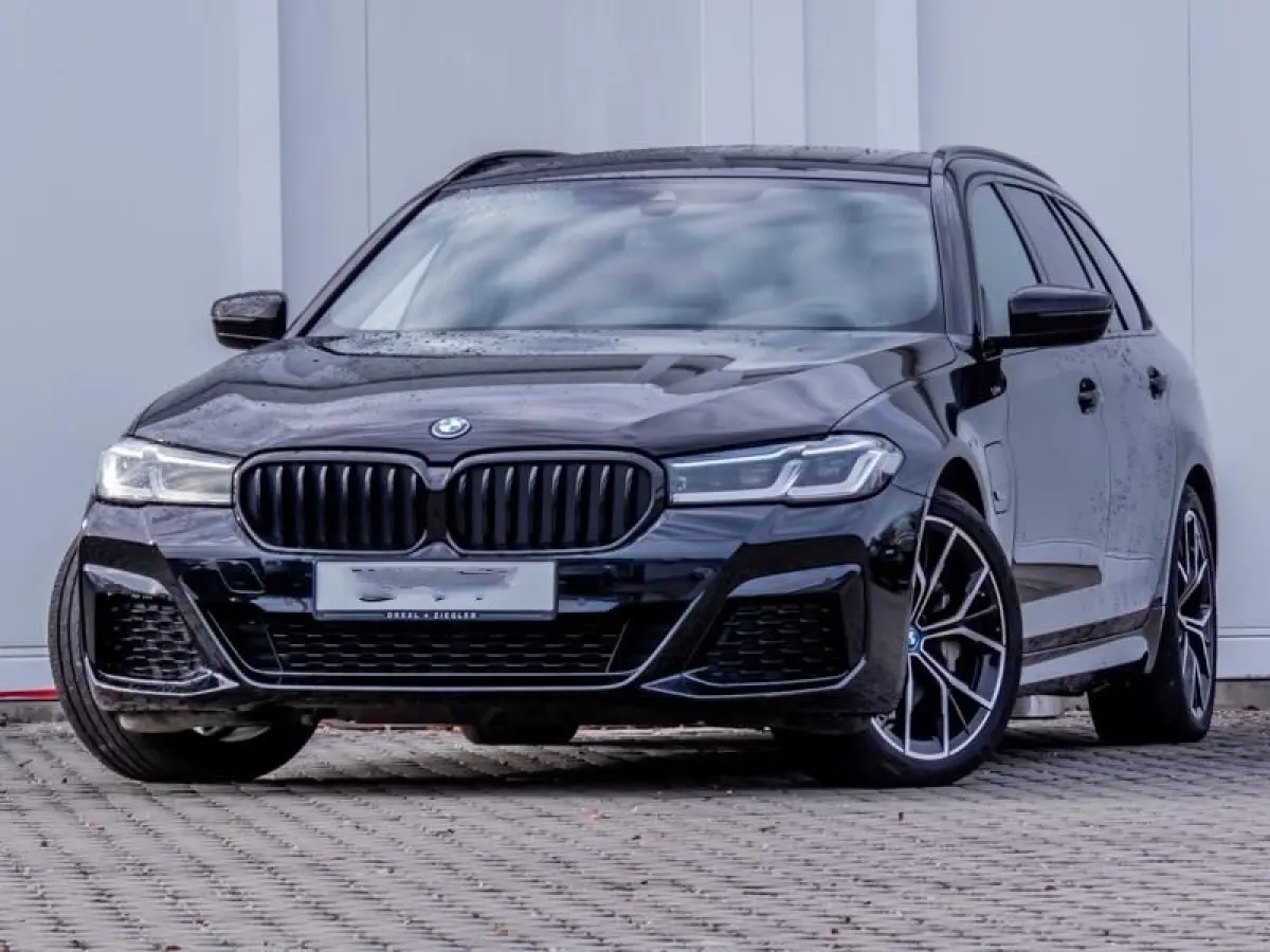 530e xDrive M-SPORT ** LASER, LEDER, PANO, TREKH, HuD, MEMORY, 19-inch LMV ** Slechts 11.374km. - € 44.000,= onder NP ** ** INFORMEER OOK NAAR ONZE AANTREKKELIJKE FINANCIAL-LEASE TARIEVEN 