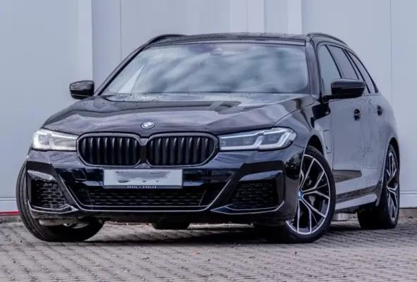 530e xDrive M-SPORT ** LASER, LEDER, PANO, TREKH, HuD, MEMORY, 19-inch LMV ** Slechts 11.374km. - € 44.000,= onder NP ** ** INFORMEER OOK NAAR ONZE AANTREKKELIJKE FINANCIAL-LEASE TARIEVEN 