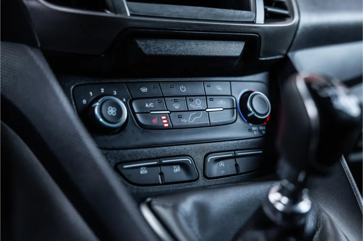 1.5 EcoBlue L2 | 3-Zitter | Sortimo inrichting | Navigatie | Camera | CarPlay | Stoelverwarming | Airco | MF Stuur | Dealer onderhouden | Nieuwe APK