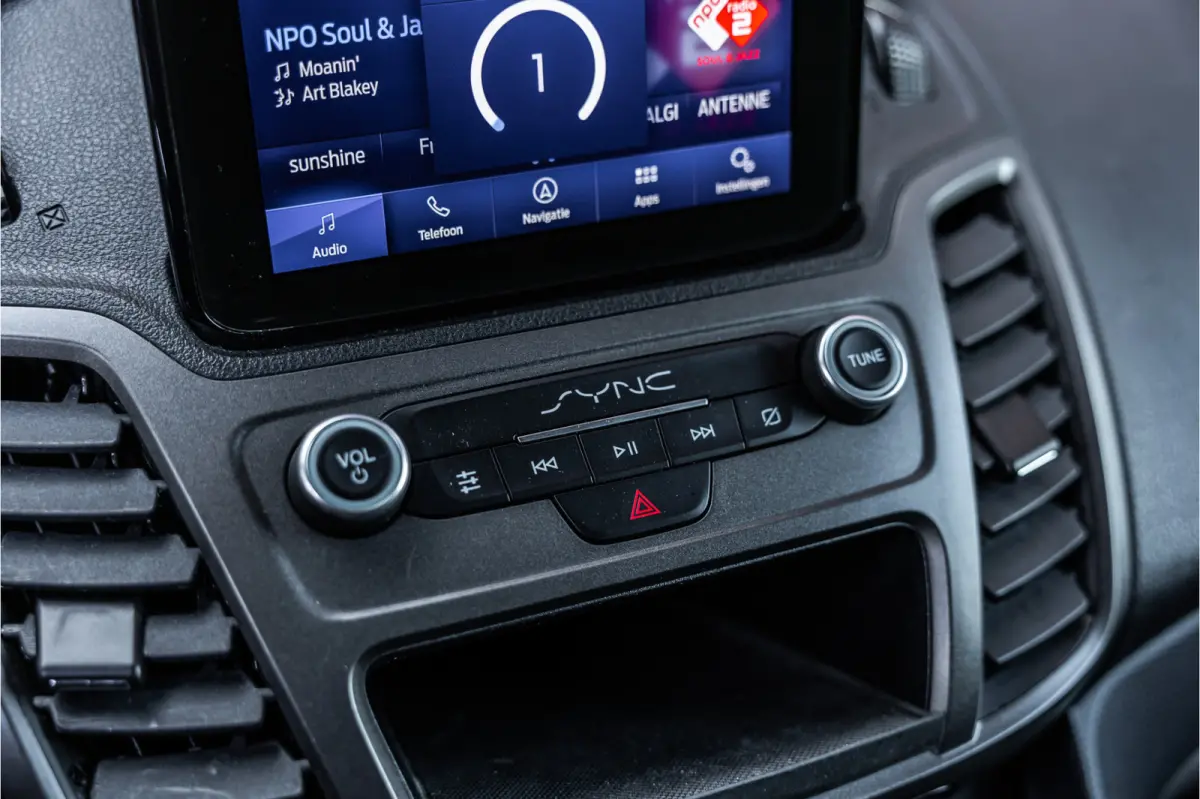 1.5 EcoBlue L2 | 3-Zitter | Sortimo inrichting | Navigatie | Camera | CarPlay | Stoelverwarming | Airco | MF Stuur | Dealer onderhouden | Nieuwe APK