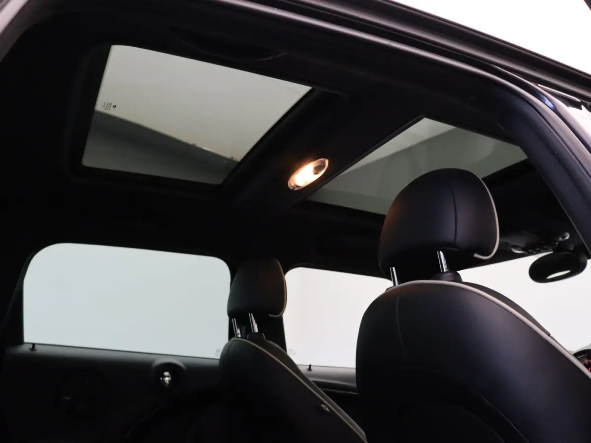 1.6 Cooper Chili | Schuif/ kantel dak | Climate control | Harman kardon audio | Stoelverwarming |