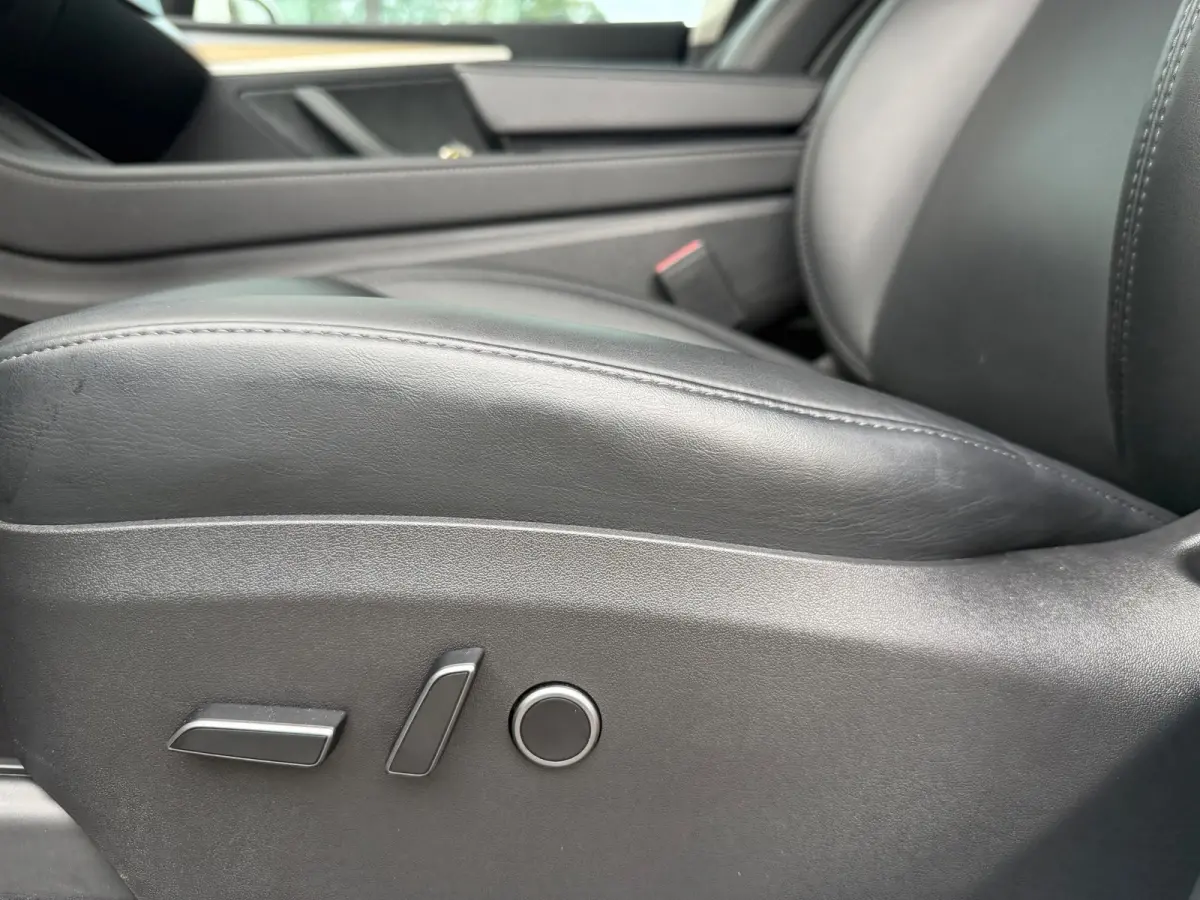 Performance AWD 75 kWh - Automaat - Panodak - Leder - Navi