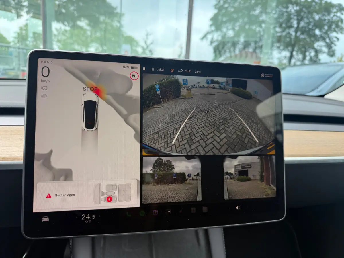 Performance AWD 75 kWh - Automaat - Panodak - Leder - Navi
