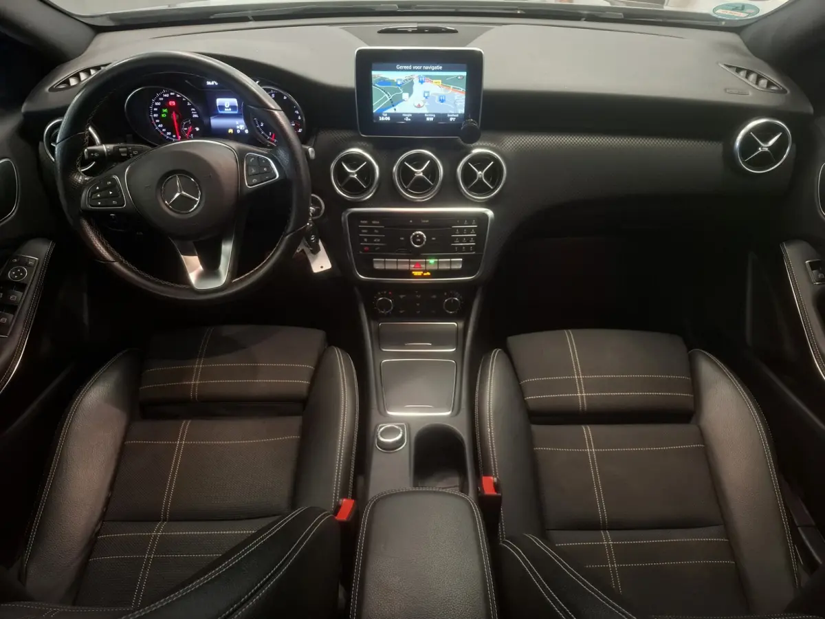 180 Ambition Leer Navi Camera LED Parkeerhulp voor & achter Mooi!