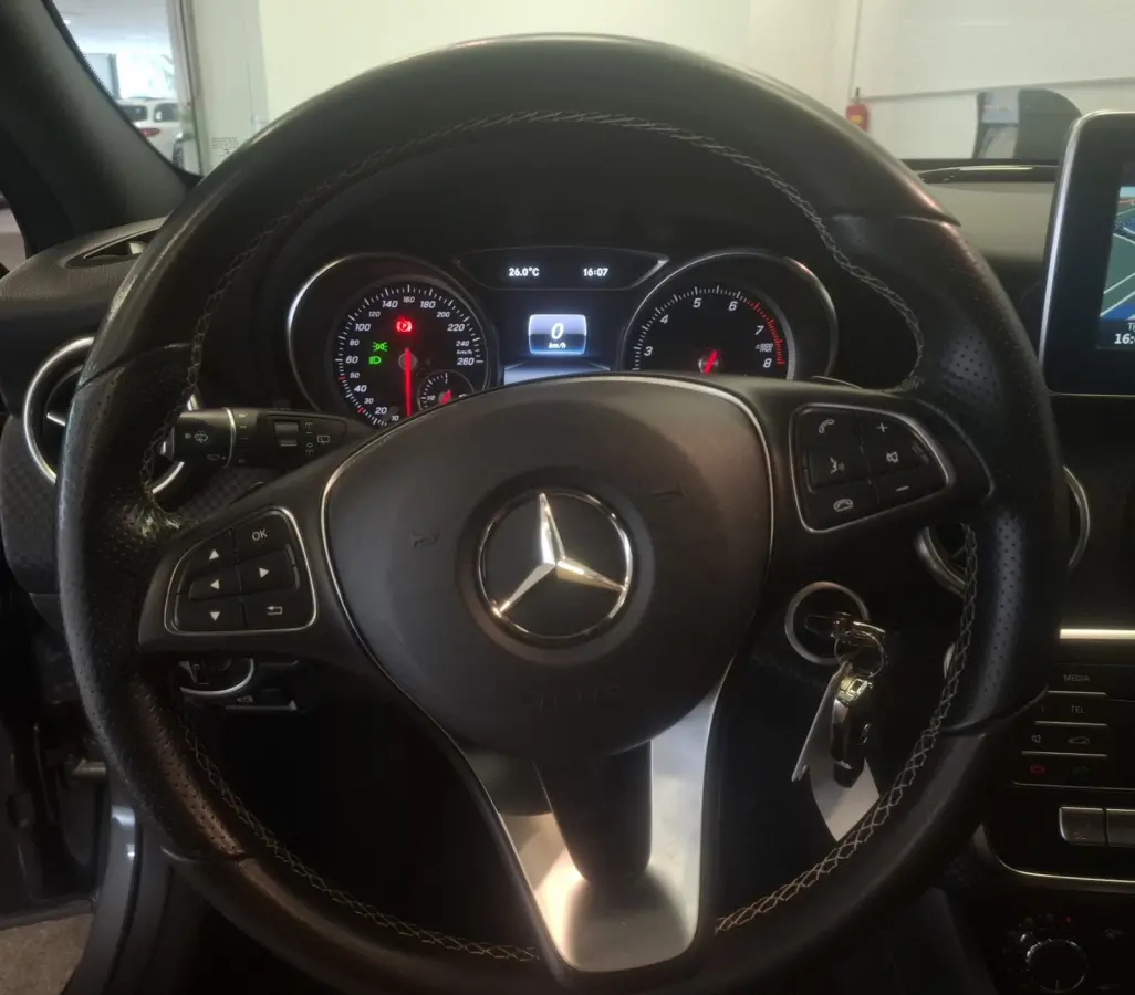 180 Ambition Leer Navi Camera LED Parkeerhulp voor & achter Mooi!