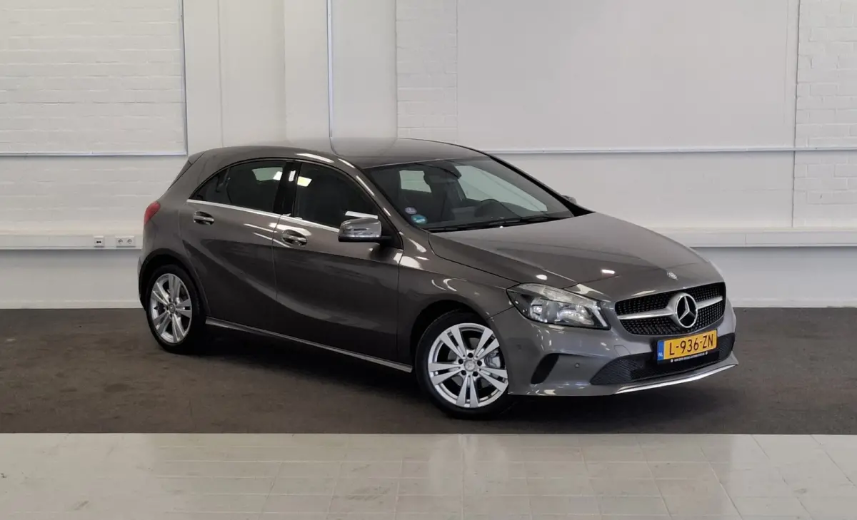 180 Ambition Leer Navi Camera LED Parkeerhulp voor & achter Mooi!