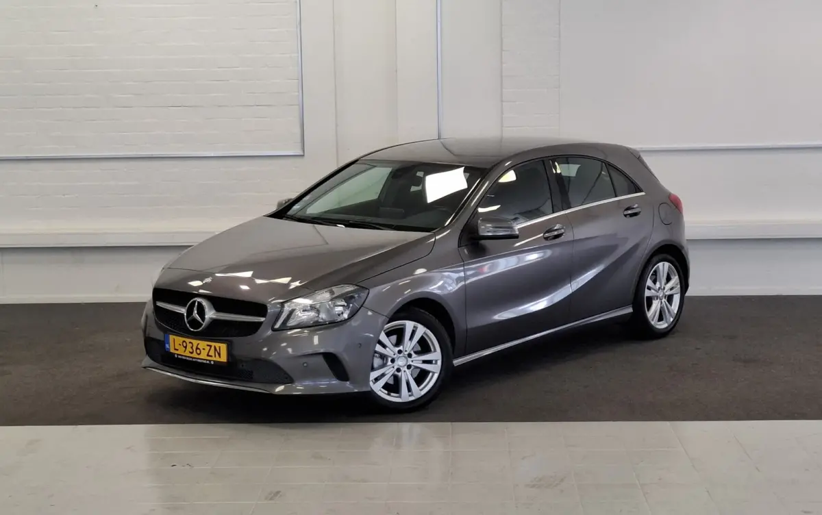 180 Ambition Leer Navi Camera LED Parkeerhulp voor & achter Mooi!