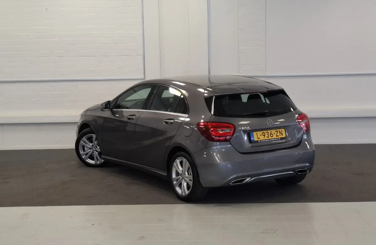 180 Ambition Leer Navi Camera LED Parkeerhulp voor & achter Mooi!