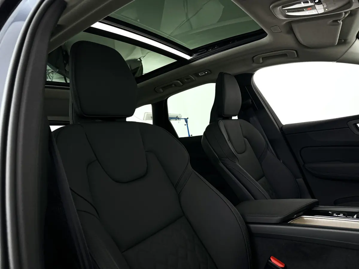 T6 Plug-in hybrid AWD Ultra Dark | Panoramadak | 360° camera | Luchtvering | Head-up display | Harman Kardon | Stoel- en stuurverwarming | Trekhaak