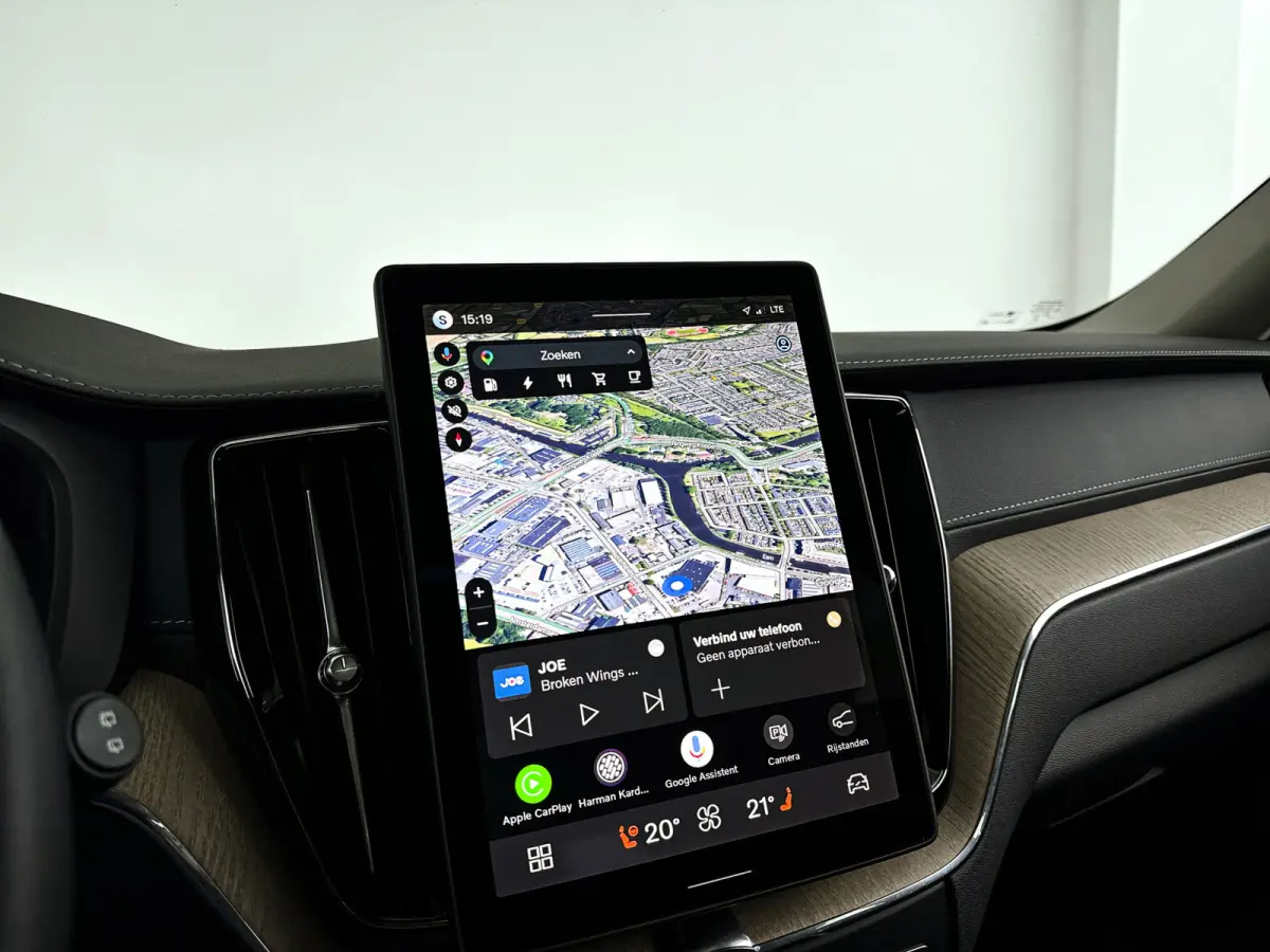 T6 Plug-in hybrid AWD Ultra Dark | Panoramadak | 360° camera | Luchtvering | Head-up display | Harman Kardon | Stoel- en stuurverwarming | Trekhaak