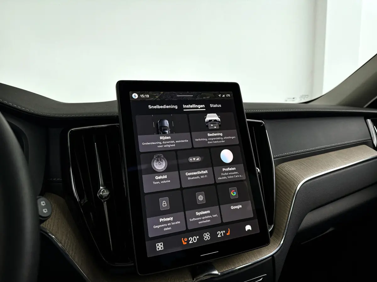 T6 Plug-in hybrid AWD Ultra Dark | Panoramadak | 360° camera | Luchtvering | Head-up display | Harman Kardon | Stoel- en stuurverwarming | Trekhaak