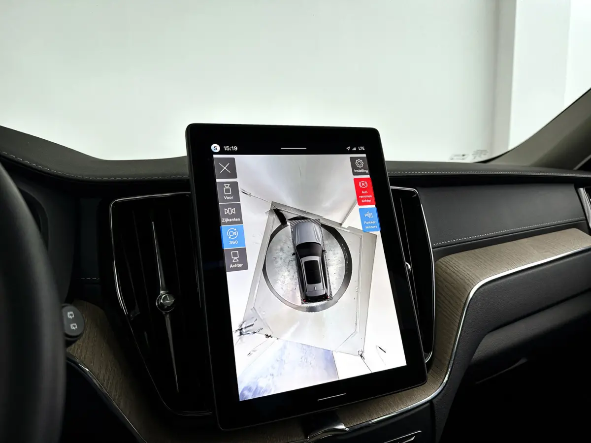 T6 Plug-in hybrid AWD Ultra Dark | Panoramadak | 360° camera | Luchtvering | Head-up display | Harman Kardon | Stoel- en stuurverwarming | Trekhaak