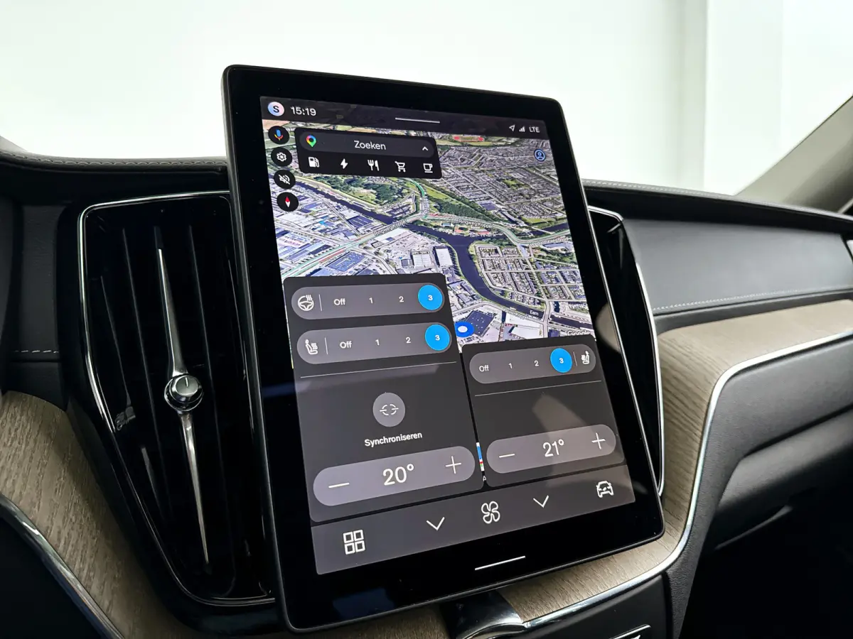 T6 Plug-in hybrid AWD Ultra Dark | Panoramadak | 360° camera | Luchtvering | Head-up display | Harman Kardon | Stoel- en stuurverwarming | Trekhaak