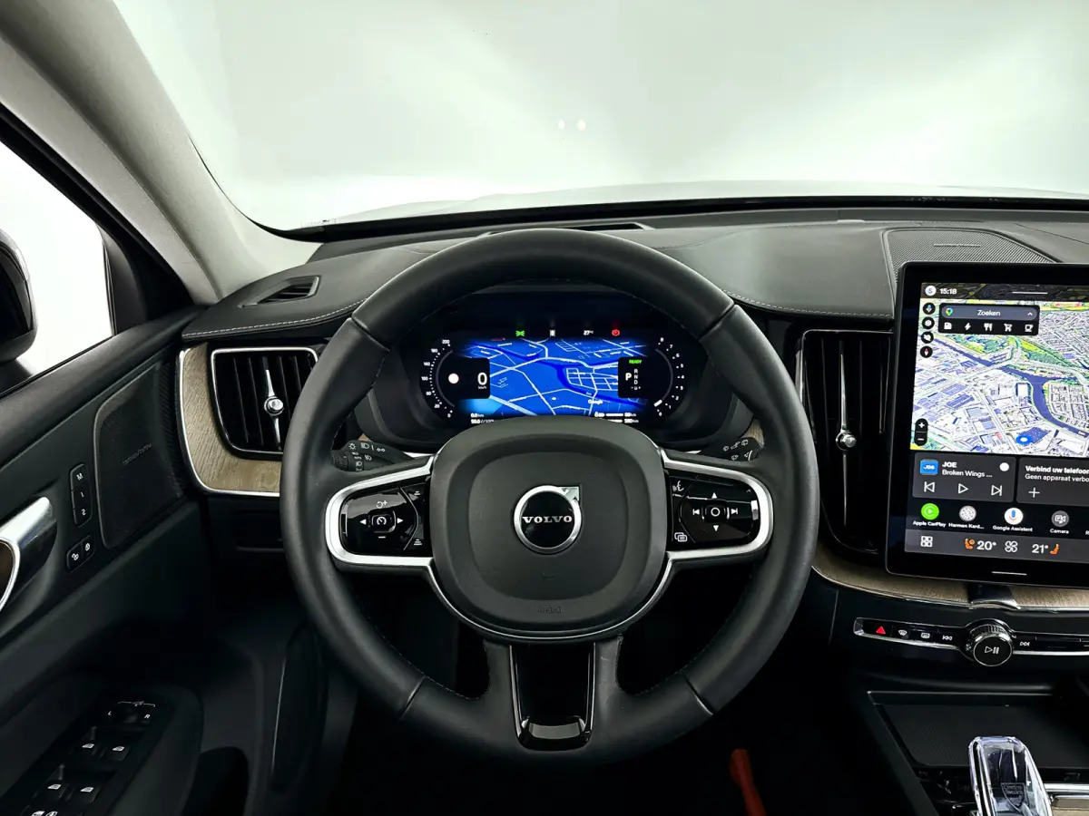 T6 Plug-in hybrid AWD Ultra Dark | Panoramadak | 360° camera | Luchtvering | Head-up display | Harman Kardon | Stoel- en stuurverwarming | Trekhaak