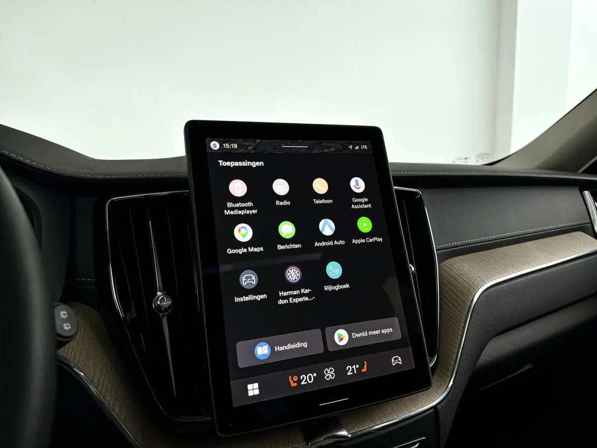 T6 Plug-in hybrid AWD Ultra Dark | Panoramadak | 360° camera | Luchtvering | Head-up display | Harman Kardon | Stoel- en stuurverwarming | Trekhaak