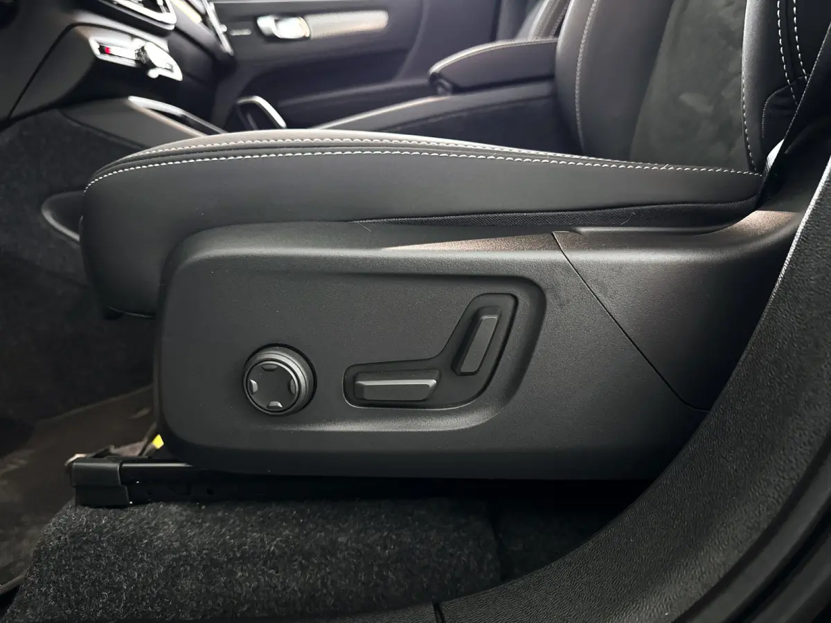 Single Motor Plus Black Edition 70 kWh | Parkeercamera | Harman Kardon | Stoel- en stuurverwarming