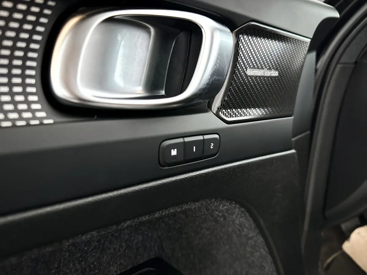 Single Motor Plus Black Edition 70 kWh | Parkeercamera | Harman Kardon | Stoel- en stuurverwarming