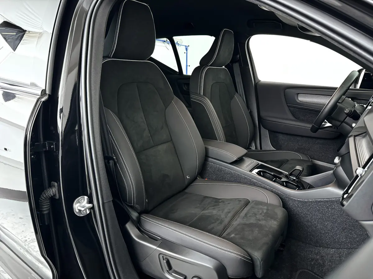 Single Motor Plus Black Edition 70 kWh | Parkeercamera | Harman Kardon | Stoel- en stuurverwarming