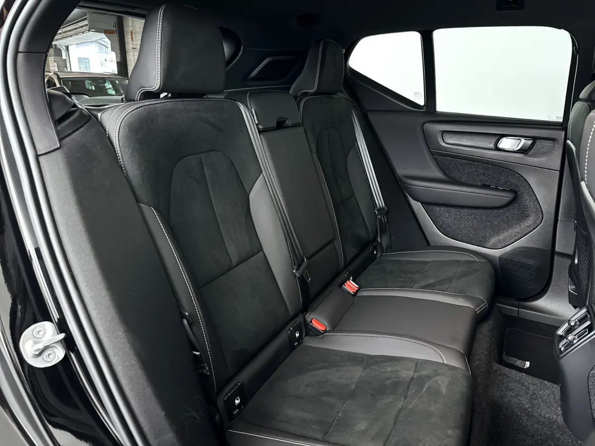 Single Motor Plus Black Edition 70 kWh | Parkeercamera | Harman Kardon | Stoel- en stuurverwarming