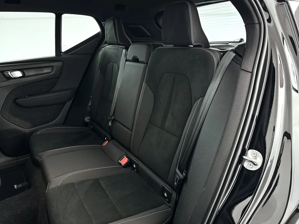 Single Motor Plus Black Edition 70 kWh | Parkeercamera | Harman Kardon | Stoel- en stuurverwarming