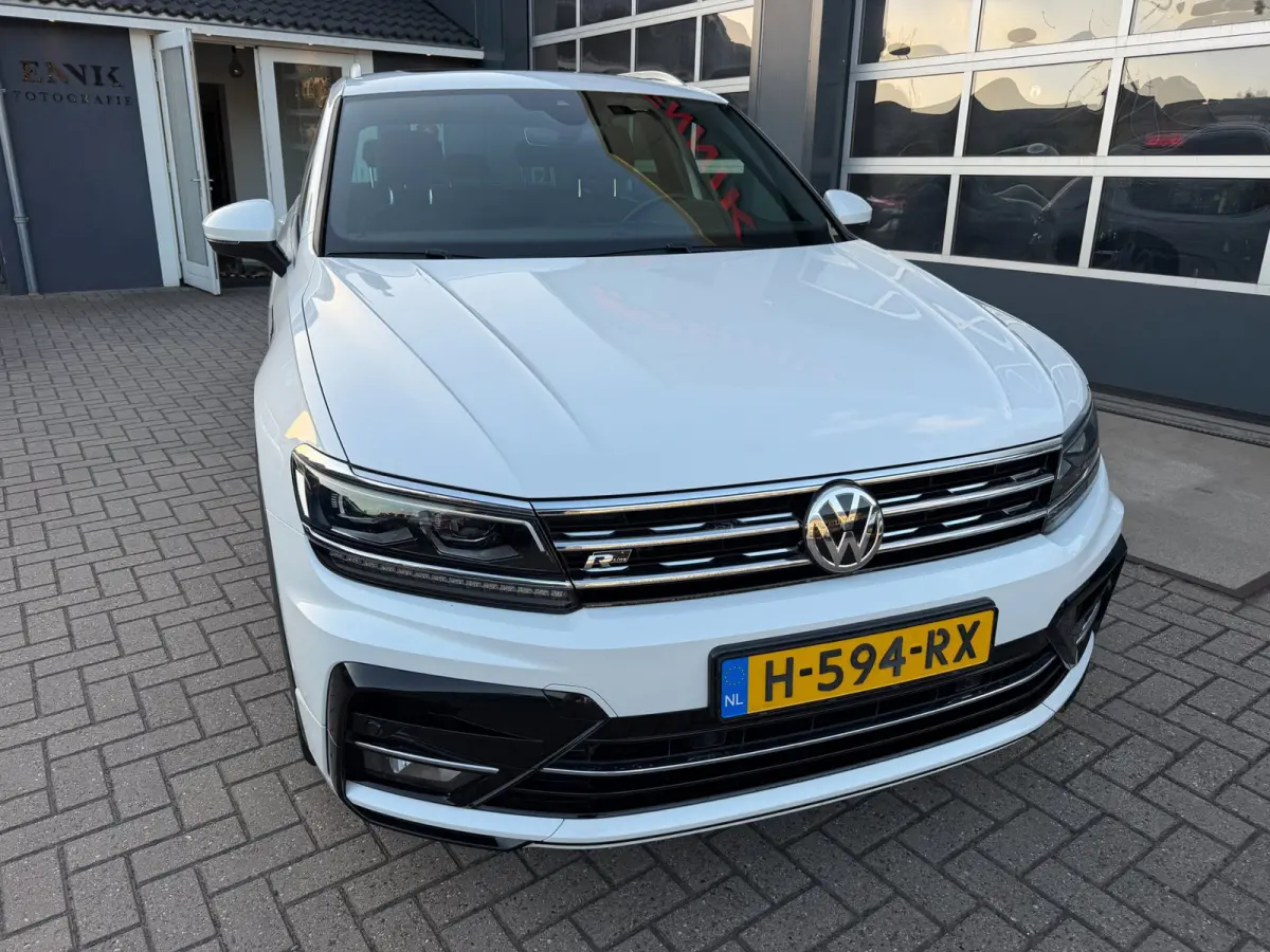 1.5 TSI ACT Highline Business R-Line / Pano / ACC / Massage / Camera / Trekhaak / Parel Wit .